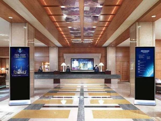 Hotel Lobby Innovation: Intelligent Outdoor Digital Signage in Action